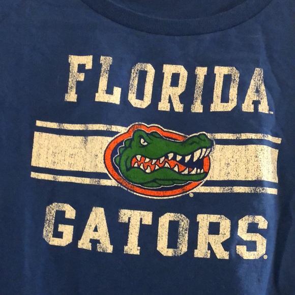 💙 Women’s Gators Shirt- The Victory brand- size M - Picture 2 of 4